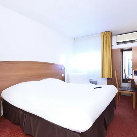 Kyriad Toulon Est Hyeres Hotel 3*