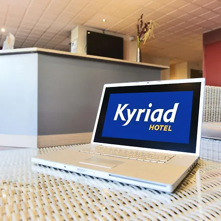 Kyriad Toulon Est Hyeres מלון